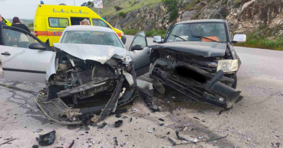 Τροχαία σύγκρουση με 5 τραυματίες στην εθνική Λάρισας – Κοζάνης